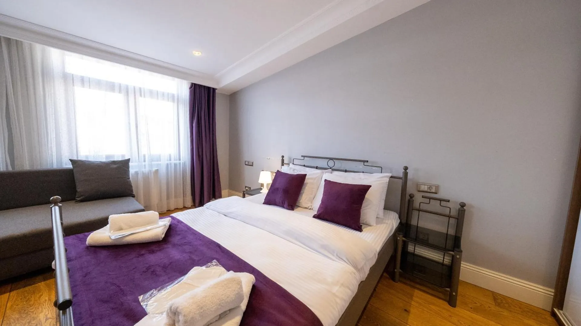 The Luxury Frame Suites location